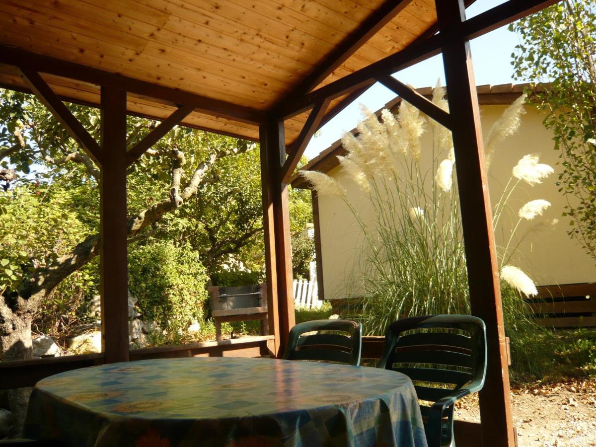 Corneilla-de-Conflent Les Chalets Du Verger Des Ascarines מראה חיצוני תמונה